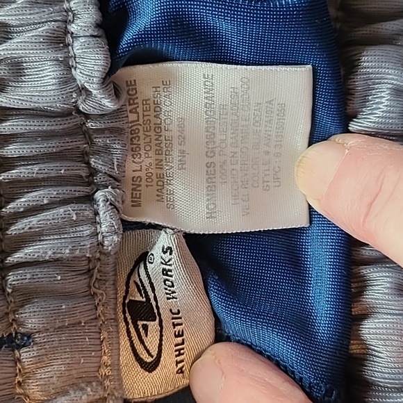 Mens shorts with elastic waist and draw strings. 2 side pockets - Picture 5 of 9